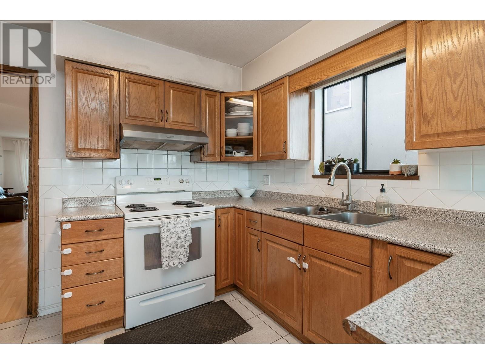 2165 E 41st Avenue, Vancouver, British Columbia  V5P 1L3 - Photo 13 - R2827337