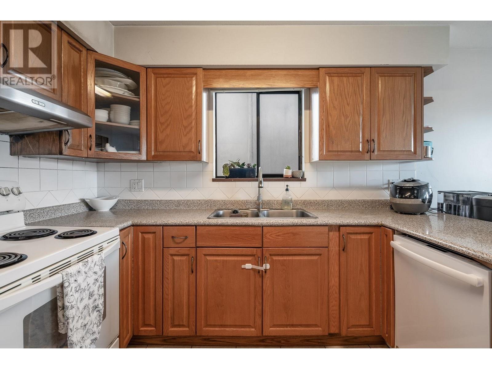 2165 E 41st Avenue, Vancouver, British Columbia  V5P 1L3 - Photo 12 - R2827337