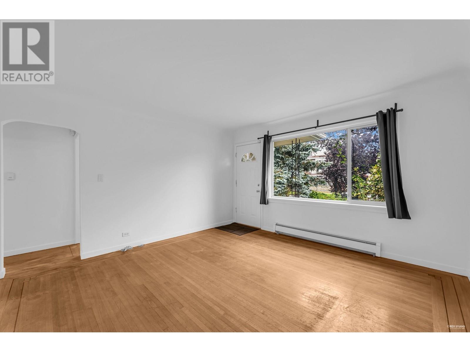5133 Bursill Street, Vancouver, British Columbia  V5R 3Z4 - Photo 5 - R2826744