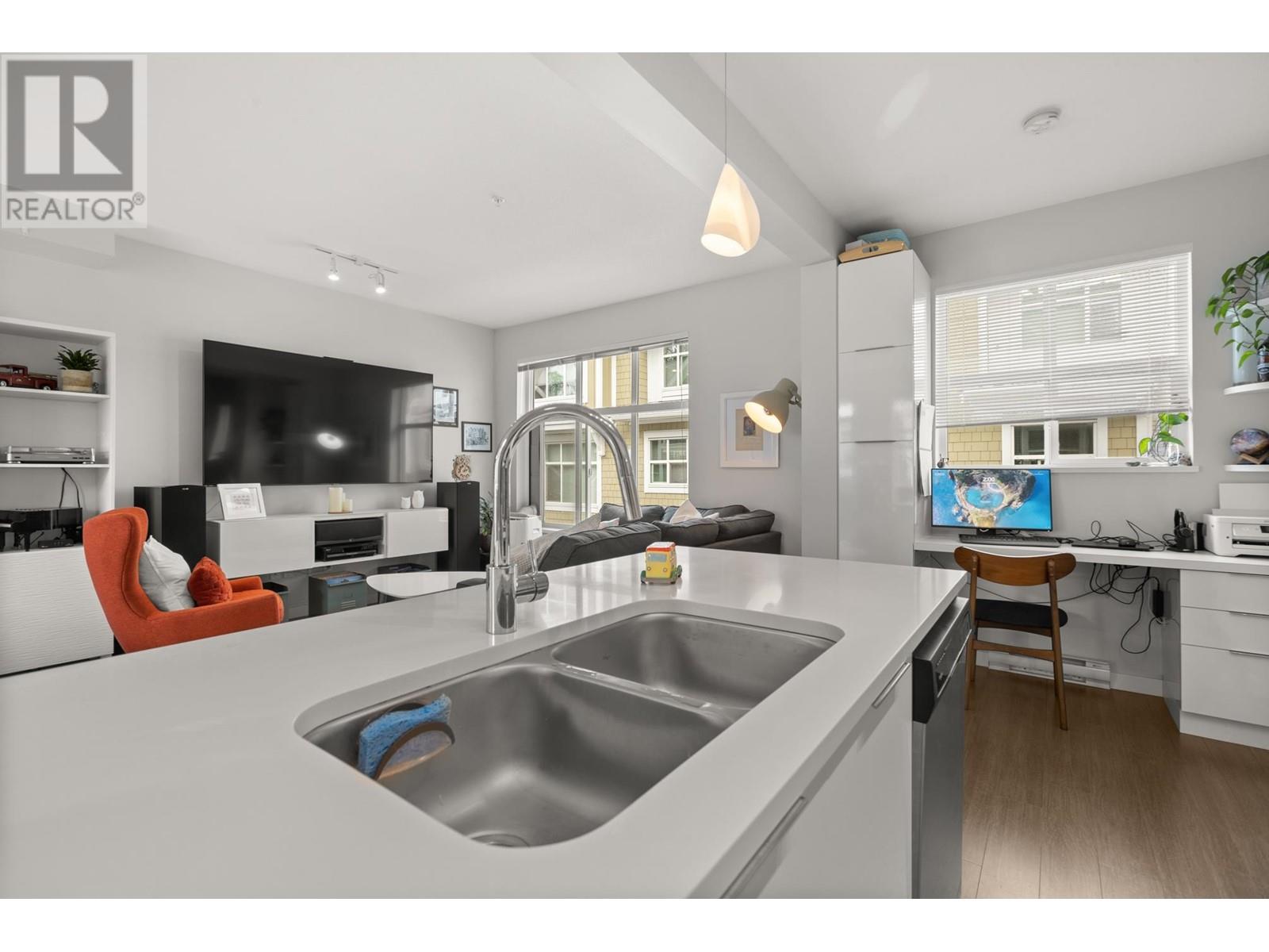 1704 11295 Pazarena Place, Maple Ridge, British Columbia  V2X 4K9 - Photo 7 - R2813536