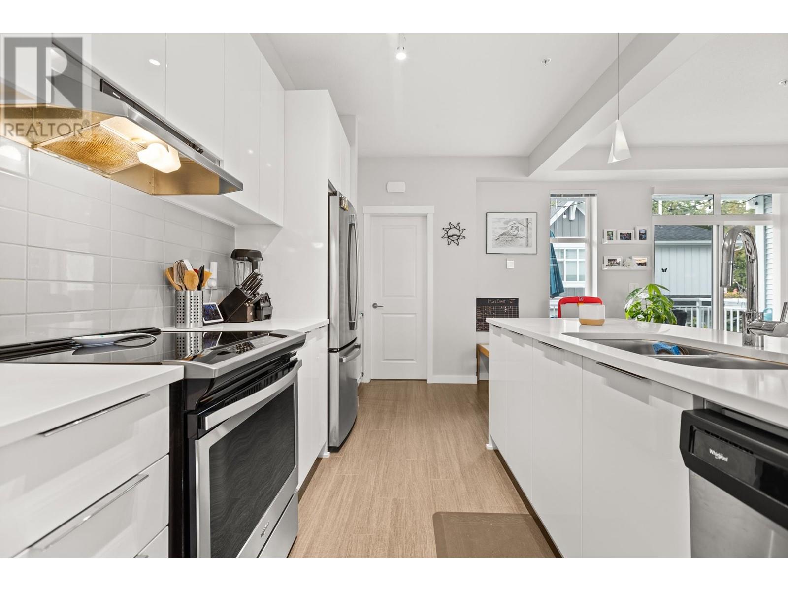1704 11295 Pazarena Place, Maple Ridge, British Columbia  V2X 4K9 - Photo 11 - R2813536