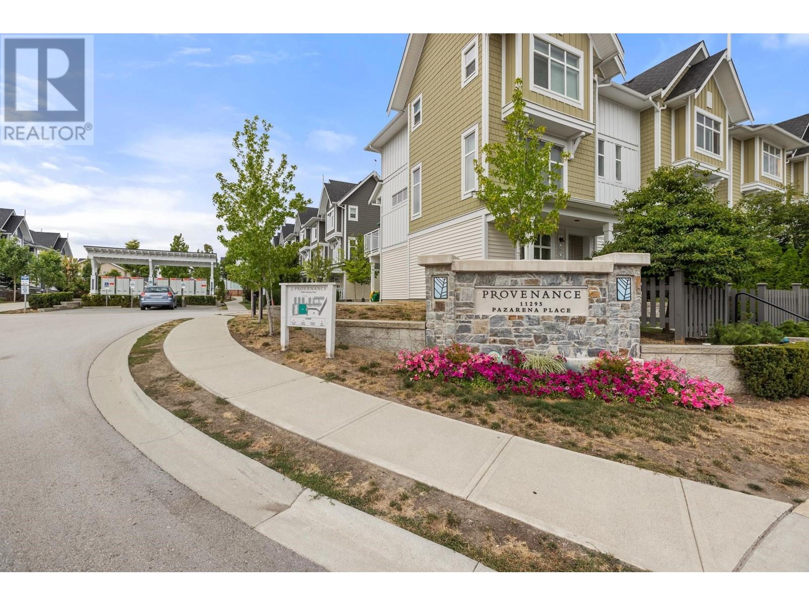 1704 11295 Pazarena Place, Maple Ridge, British Columbia  V2X 4K9 - Photo 2 - R2813536