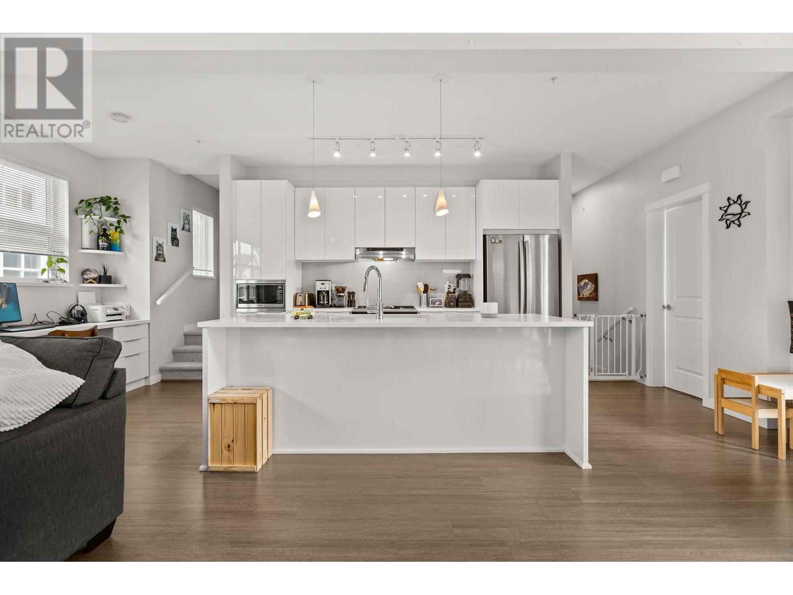 1704 11295 Pazarena Place, Maple Ridge, British Columbia  V2X 4K9 - Photo 15 - R2813536