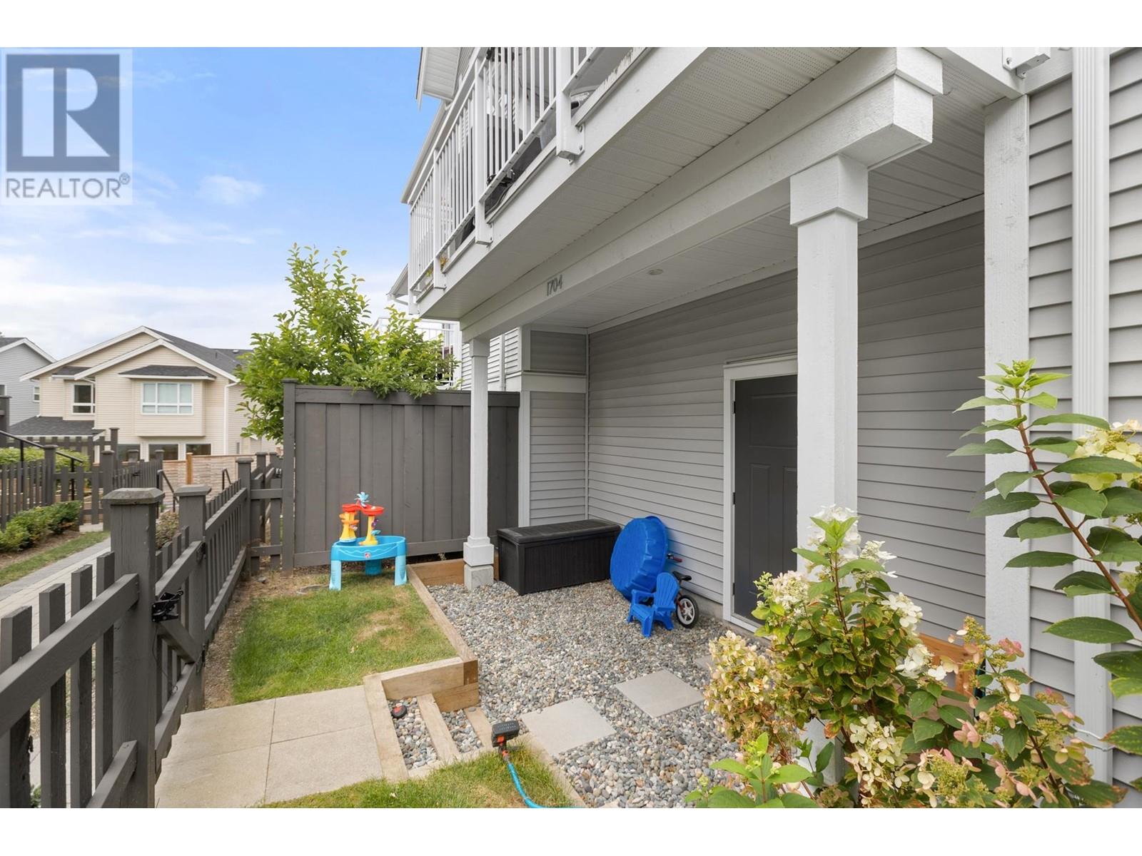 1704 11295 Pazarena Place, Maple Ridge, British Columbia  V2X 4K9 - Photo 38 - R2813536