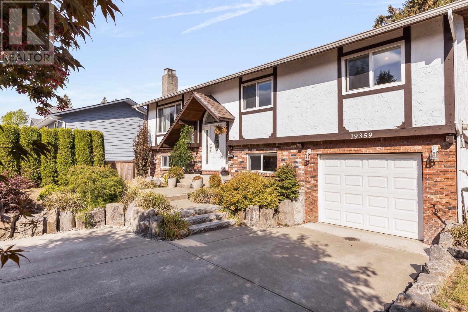 19359 121a Avenue, Pitt Meadows, British Columbia  V3Y 1J1 - Photo 3 - R2823791