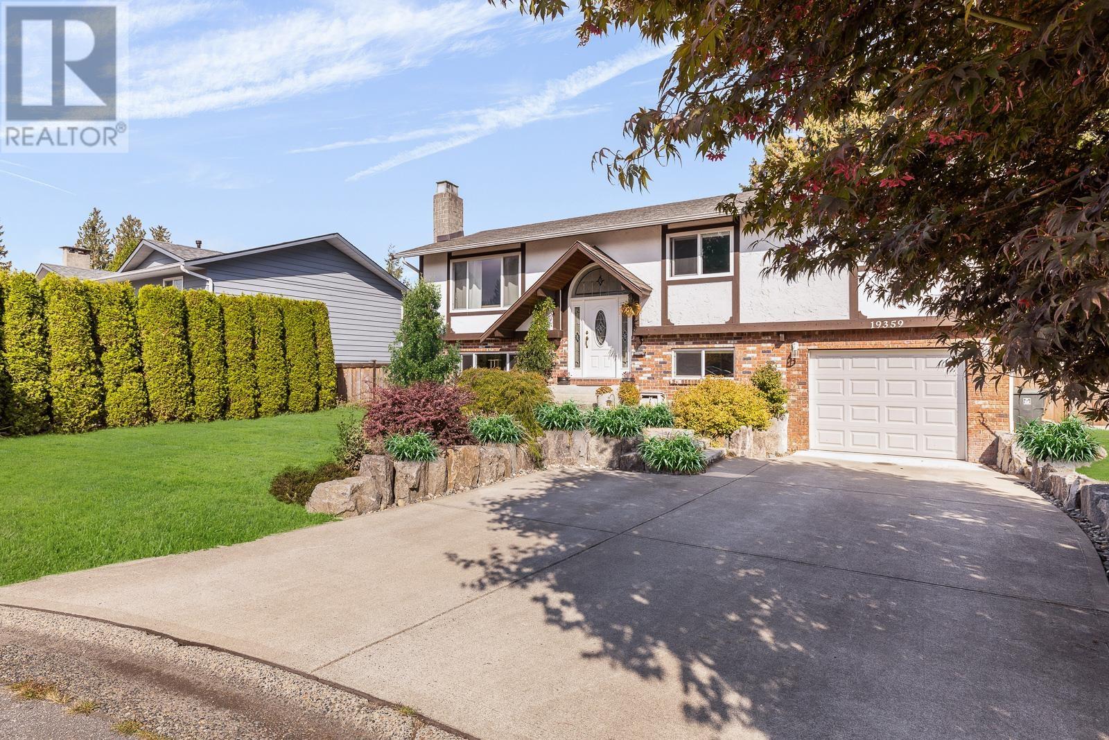 19359 121a Avenue, Pitt Meadows, British Columbia  V3Y 1J1 - Photo 2 - R2823791