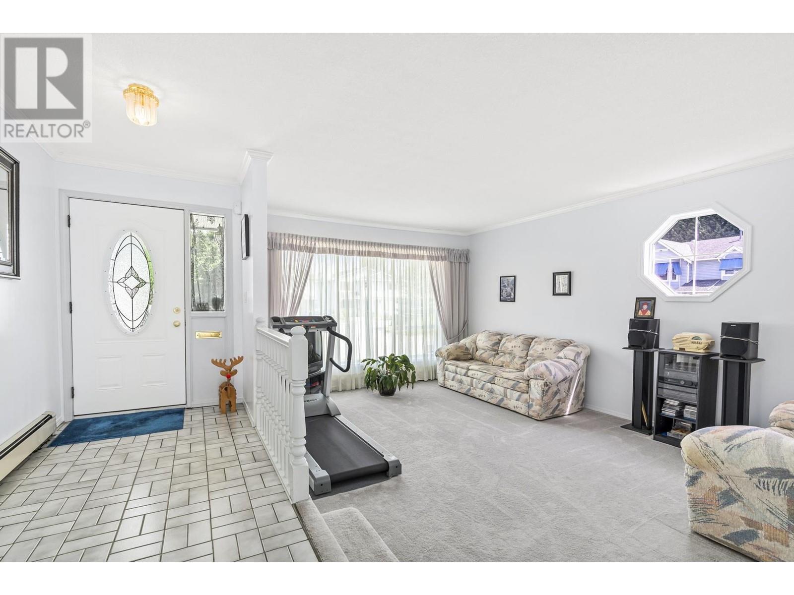 20280 Ashley Crescent, Maple Ridge, British Columbia  V2X 9N2 - Photo 4 - R2827576