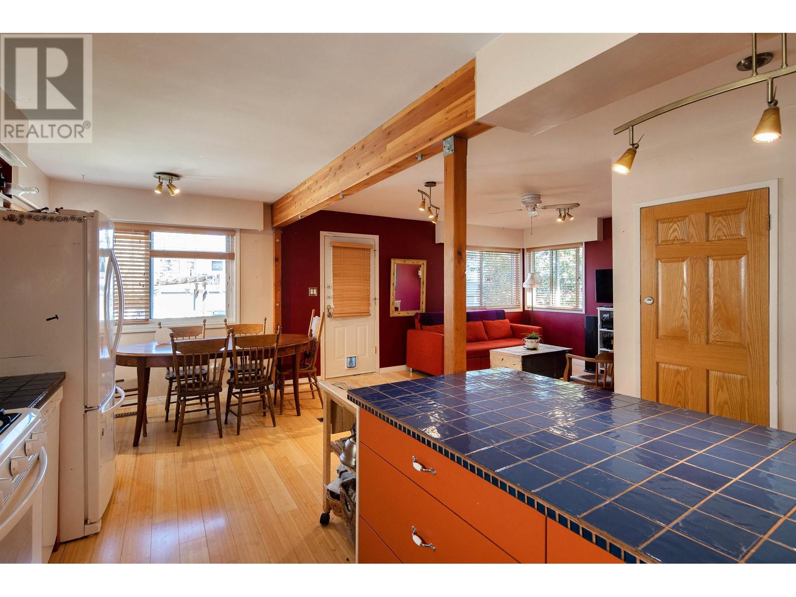 5828 Sophia Street, Vancouver, British Columbia  V5W 2W4 - Photo 10 - R2827588