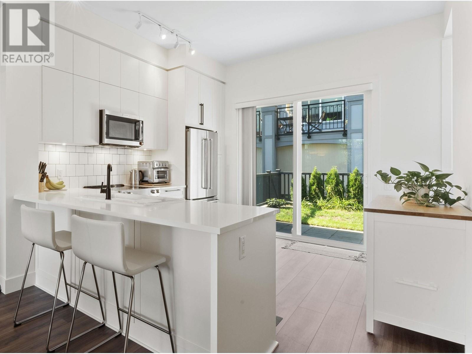 99 3552 Victoria Drive, Coquitlam, British Columbia  V3C 3V4 - Photo 6 - R2827549