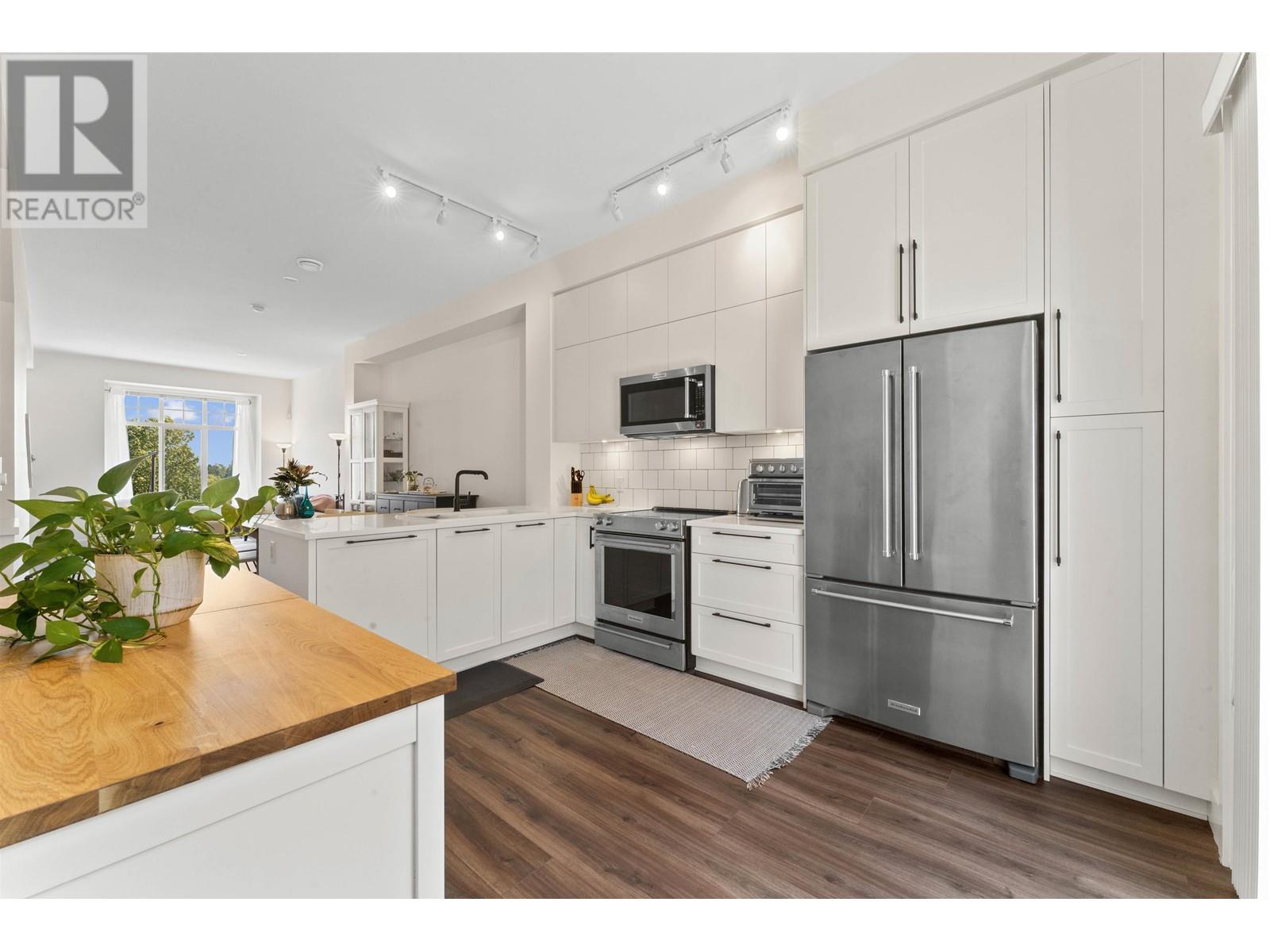 99 3552 Victoria Drive, Coquitlam, British Columbia  V3C 3V4 - Photo 5 - R2827549