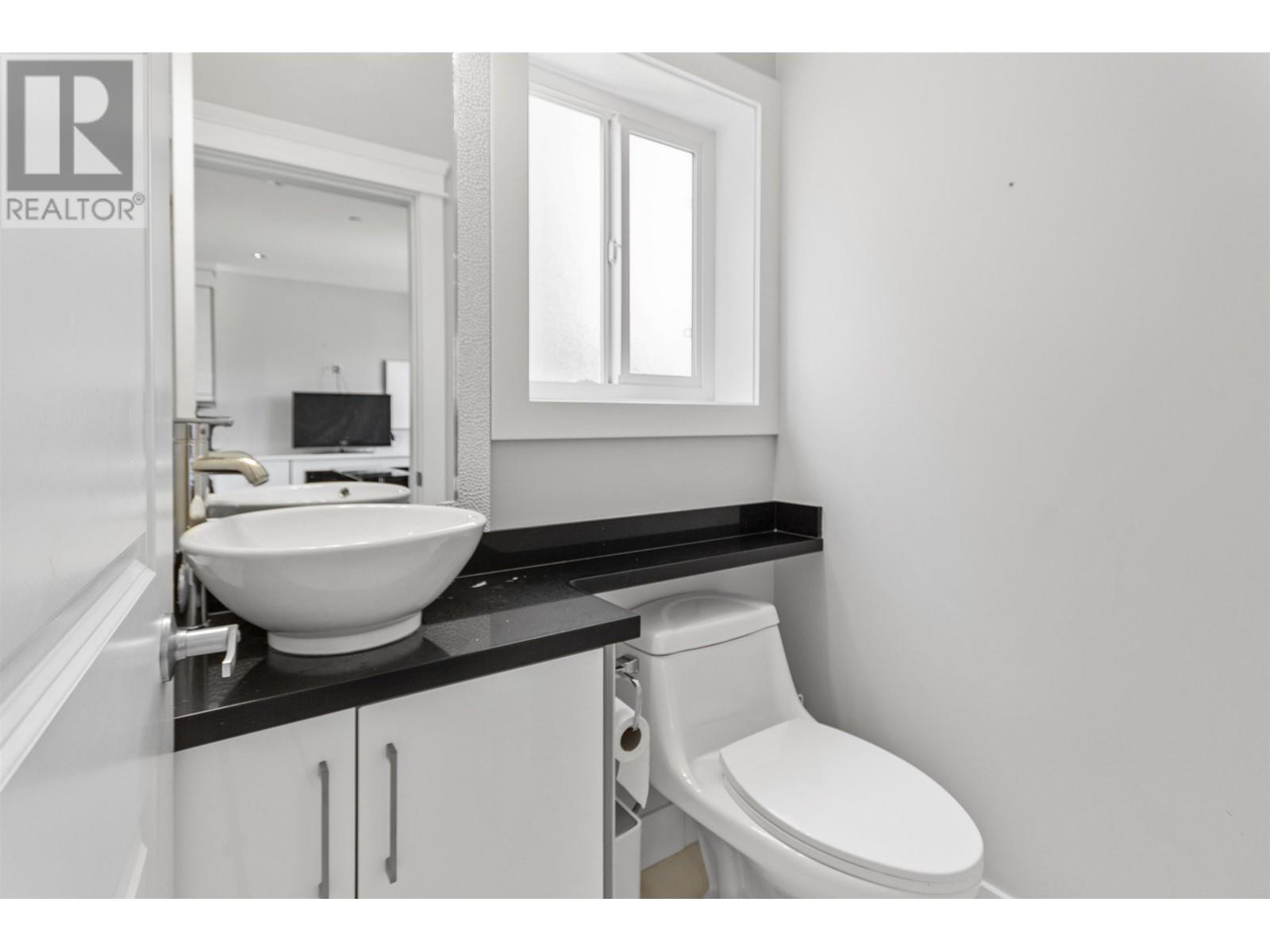 2430 E 41st Avenue, Vancouver, British Columbia  V5R 2W4 - Photo 12 - R2827399