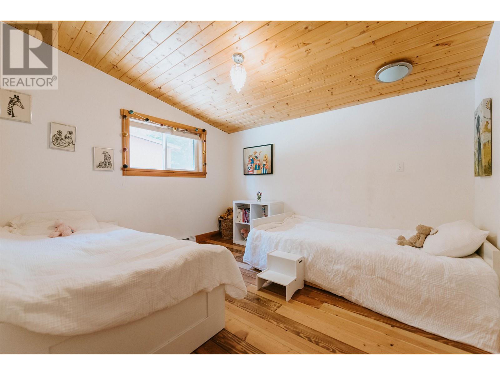 7999 Northwood Road, Halfmoon Bay, British Columbia  V7Z 1C8 - Photo 4 - R2809620