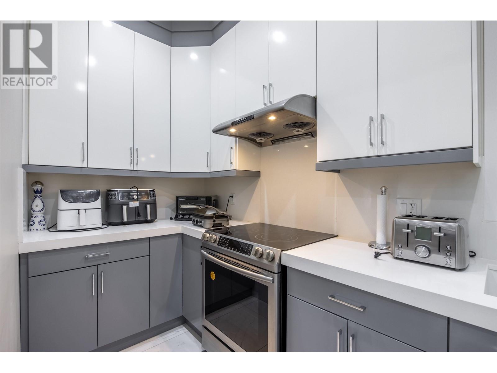 1008 Delestre Avenue, Coquitlam, British Columbia  V3K 2G8 - Photo 8 - R2826326