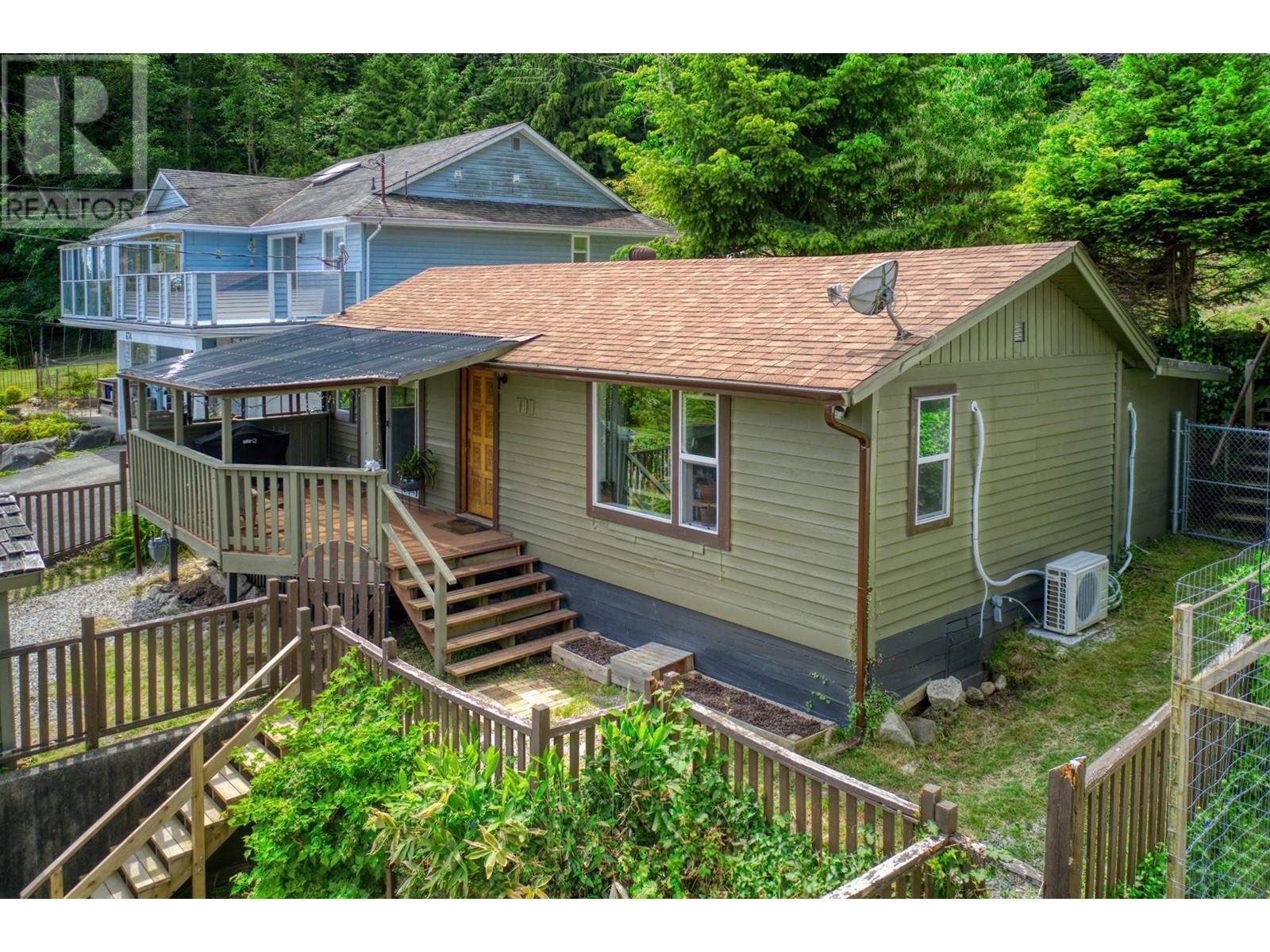 672 GOWER POINT ROAD, gibsons, British Columbia