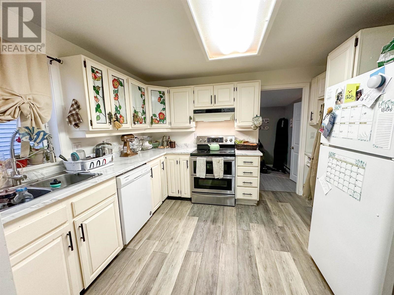 672 Gower Point Road, Gibsons, British Columbia  V0N 1V8 - Photo 3 - R2826981