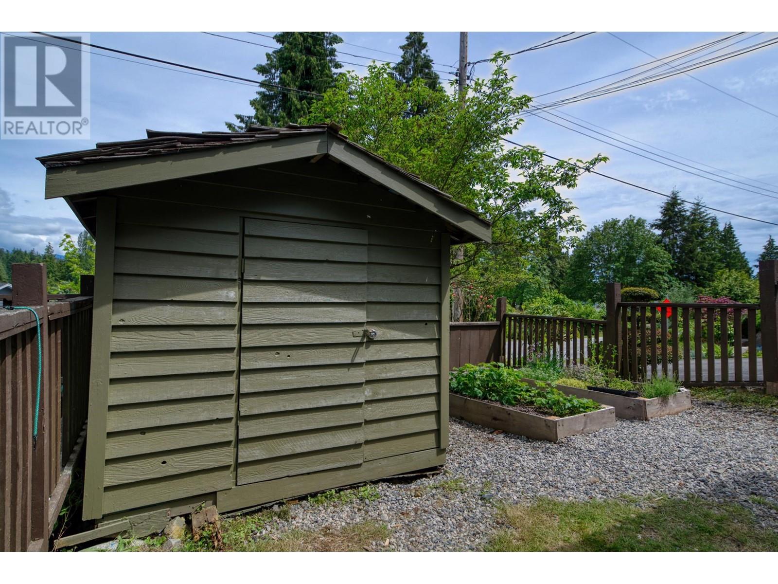672 Gower Point Road, Gibsons, British Columbia  V0N 1V8 - Photo 29 - R2826981