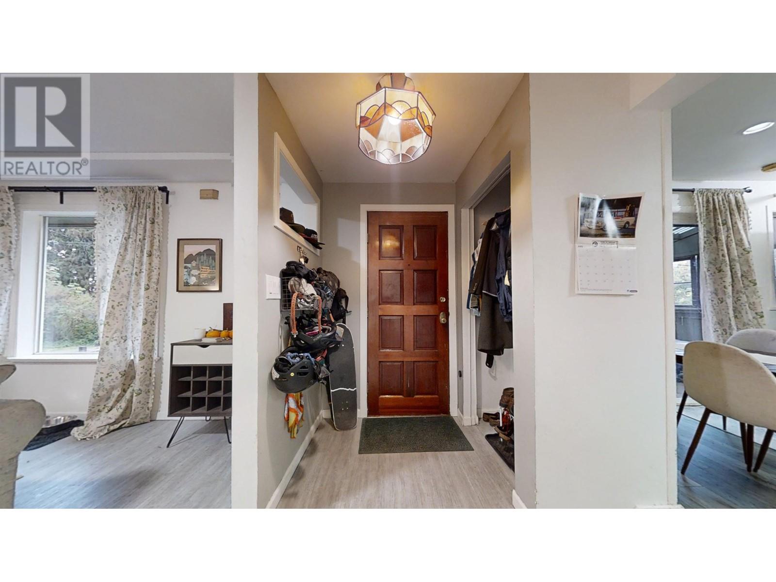 672 Gower Point Road, Gibsons, British Columbia  V0N 1V8 - Photo 9 - R2826981
