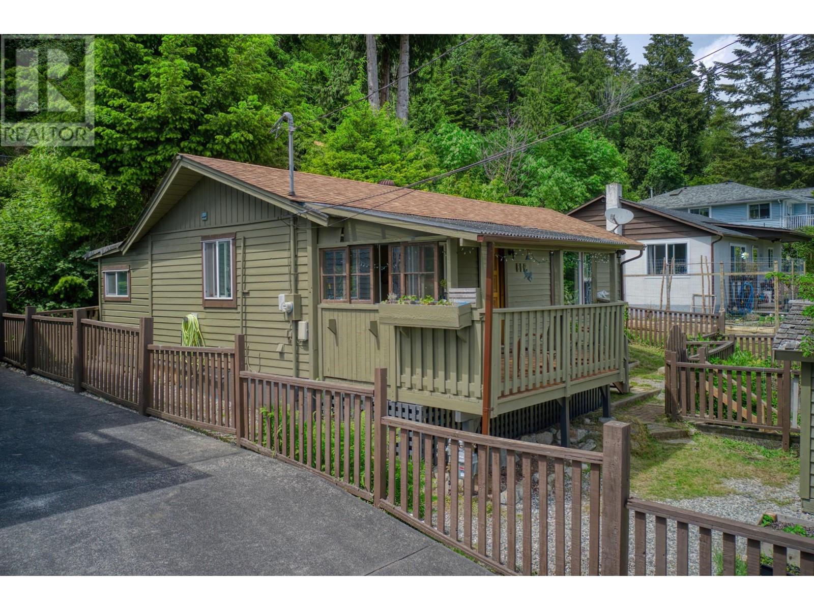 672 Gower Point Road, Gibsons, British Columbia  V0N 1V8 - Photo 36 - R2826981