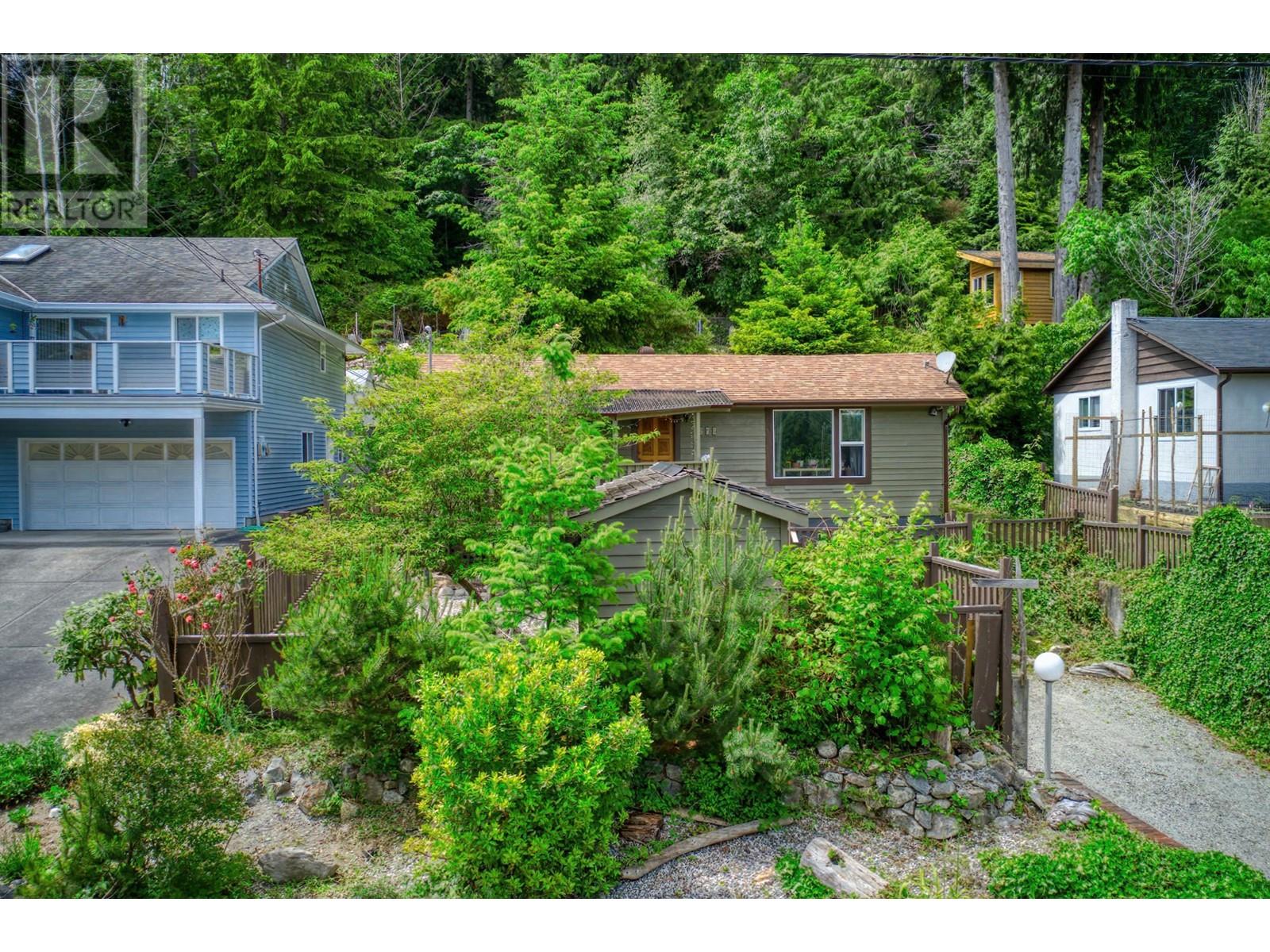 672 Gower Point Road, Gibsons, British Columbia  V0N 1V8 - Photo 25 - R2826981