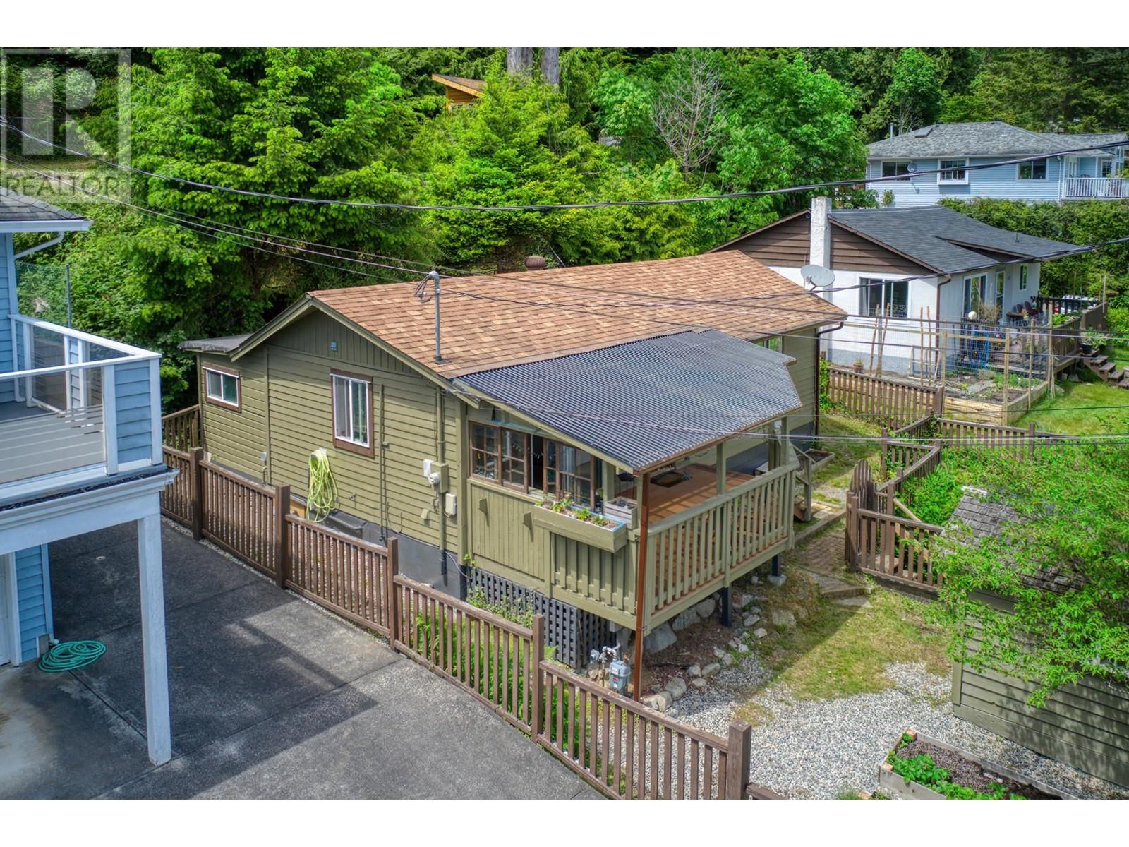 672 Gower Point Road, Gibsons, British Columbia  V0N 1V8 - Photo 37 - R2826981