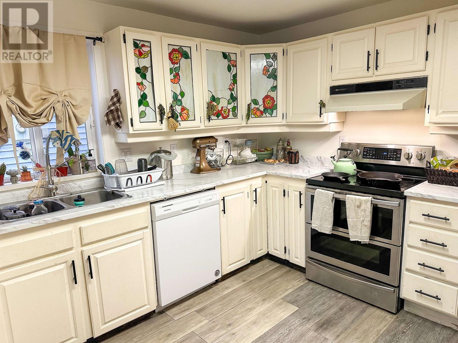 672 Gower Point Road, Gibsons, British Columbia  V0N 1V8 - Photo 2 - R2826981