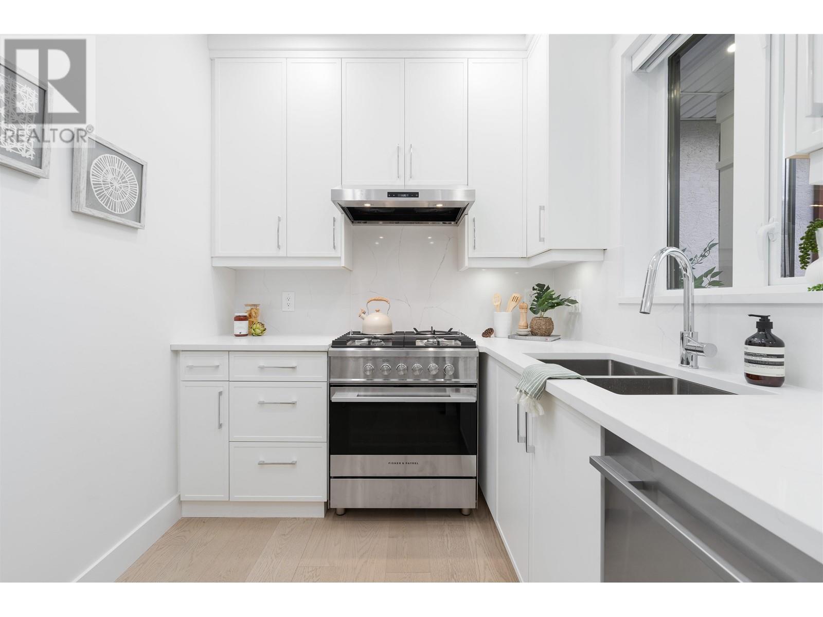 1316 E 49th Avenue, Vancouver, British Columbia  V5W 2J4 - Photo 6 - R2827441