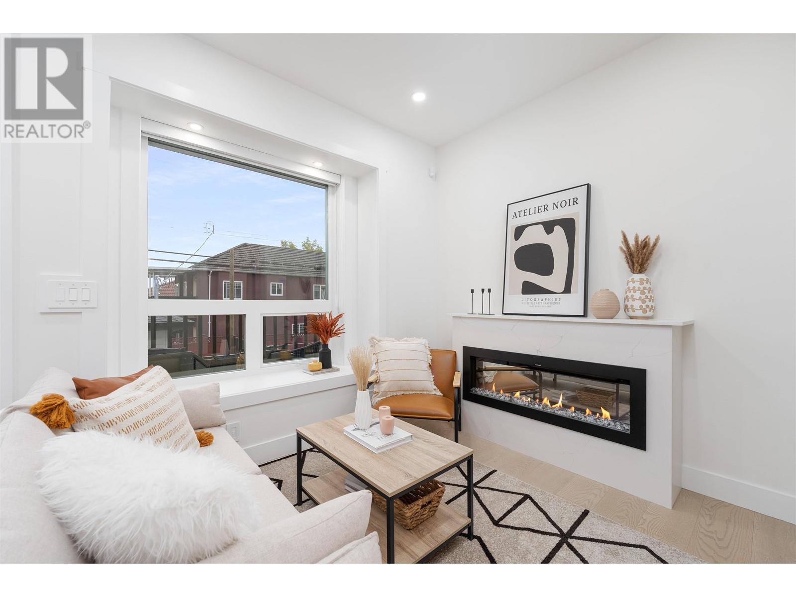 1316 E 49th Avenue, Vancouver, British Columbia  V5W 2J4 - Photo 2 - R2827441