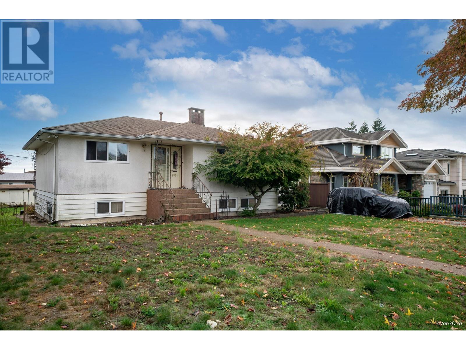 6554 Charles Street, Burnaby, British Columbia  V5B 2H1 - Photo 2 - R2826915