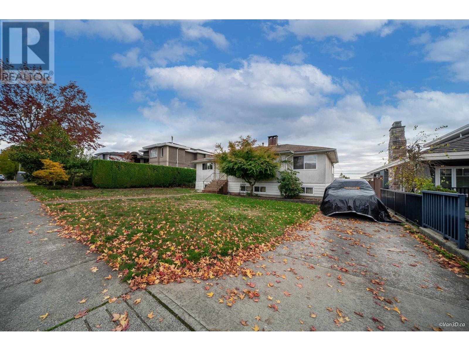 6554 Charles Street, Burnaby, British Columbia  V5B 2H1 - Photo 3 - R2826915
