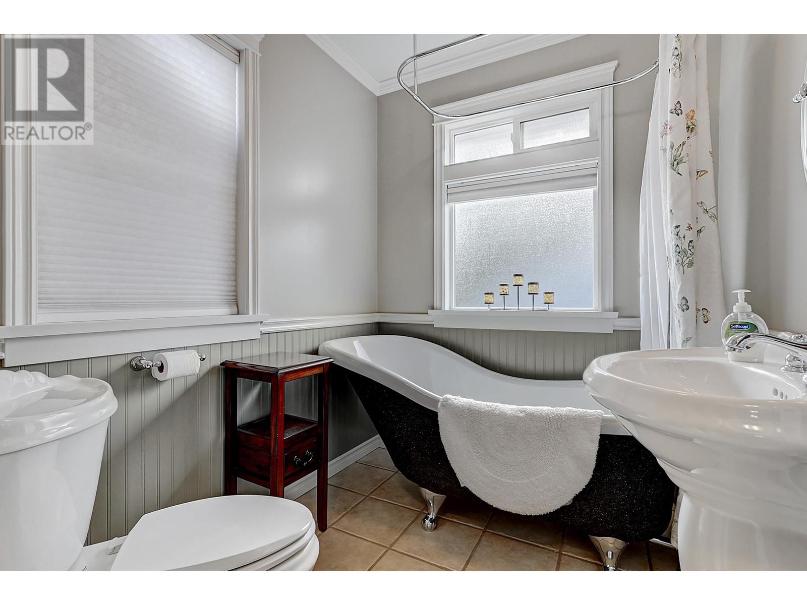 21718 121 Avenue, Maple Ridge, British Columbia  V2X 3S6 - Photo 18 - R2824318