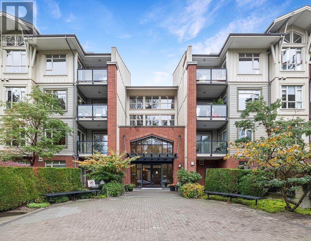 109 100 CAPILANO ROAD, port moody, British Columbia