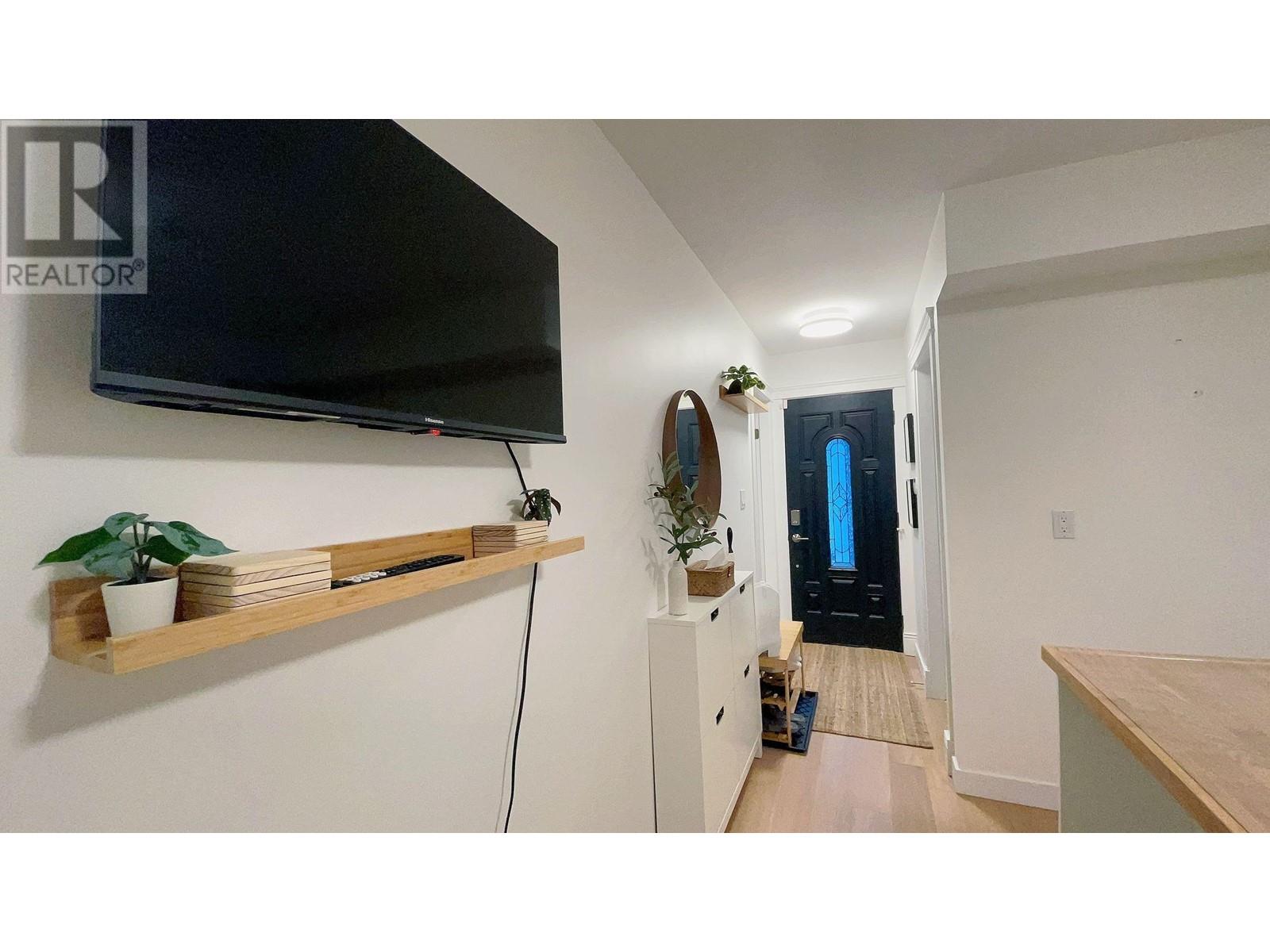1597 W 63rd Ave, Vancouver, British Columbia  V6P 2H5 - Photo 2 - R2827621