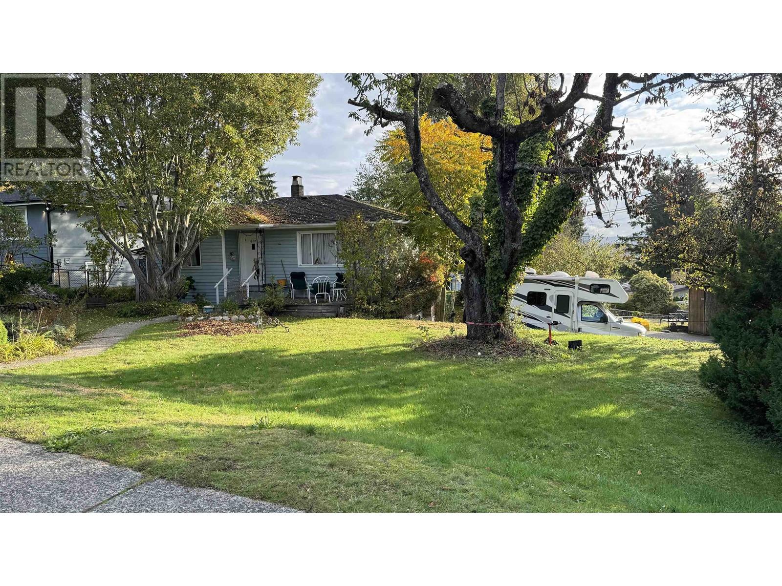612 Hendry Avenue, North Vancouver, British Columbia  V7L 4C7 - Photo 2 - R2826881