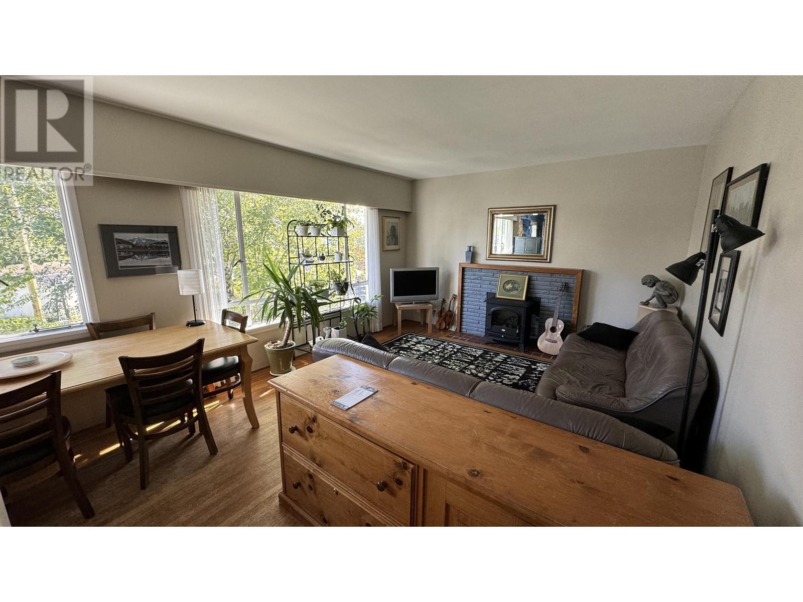 612 Hendry Avenue, North Vancouver, British Columbia  V7L 4C7 - Photo 3 - R2826881
