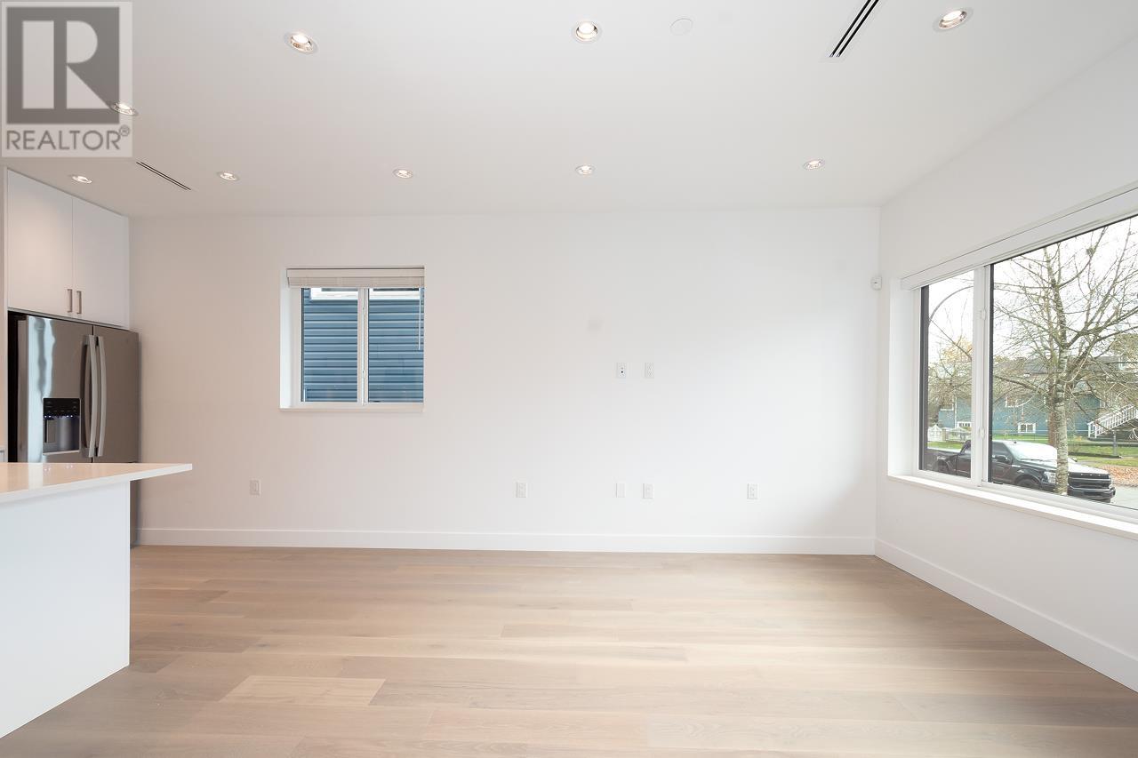 1 2119 E 29th Avenue, Vancouver, British Columbia  V5N 2Z2 - Photo 2 - R2825542