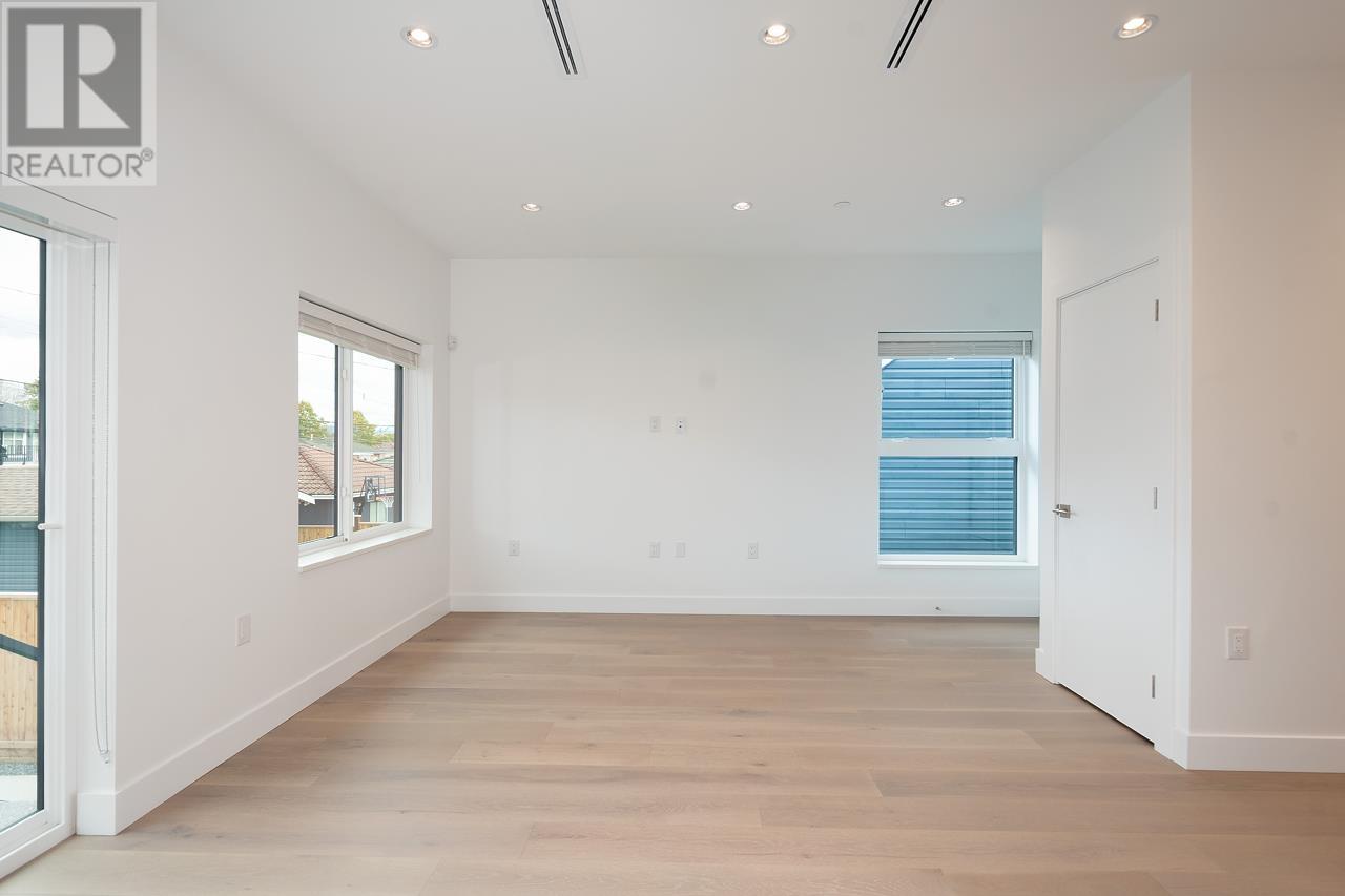 2 2119 E 29th Avenue, Vancouver, British Columbia  V5N 2Z2 - Photo 9 - R2825568
