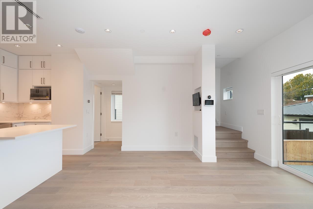 2 2119 E 29th Avenue, Vancouver, British Columbia  V5N 2Z2 - Photo 11 - R2825568