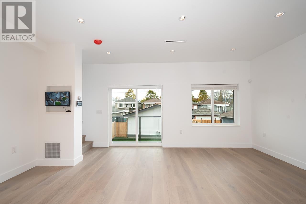 2 2119 E 29th Avenue, Vancouver, British Columbia  V5N 2Z2 - Photo 5 - R2825568