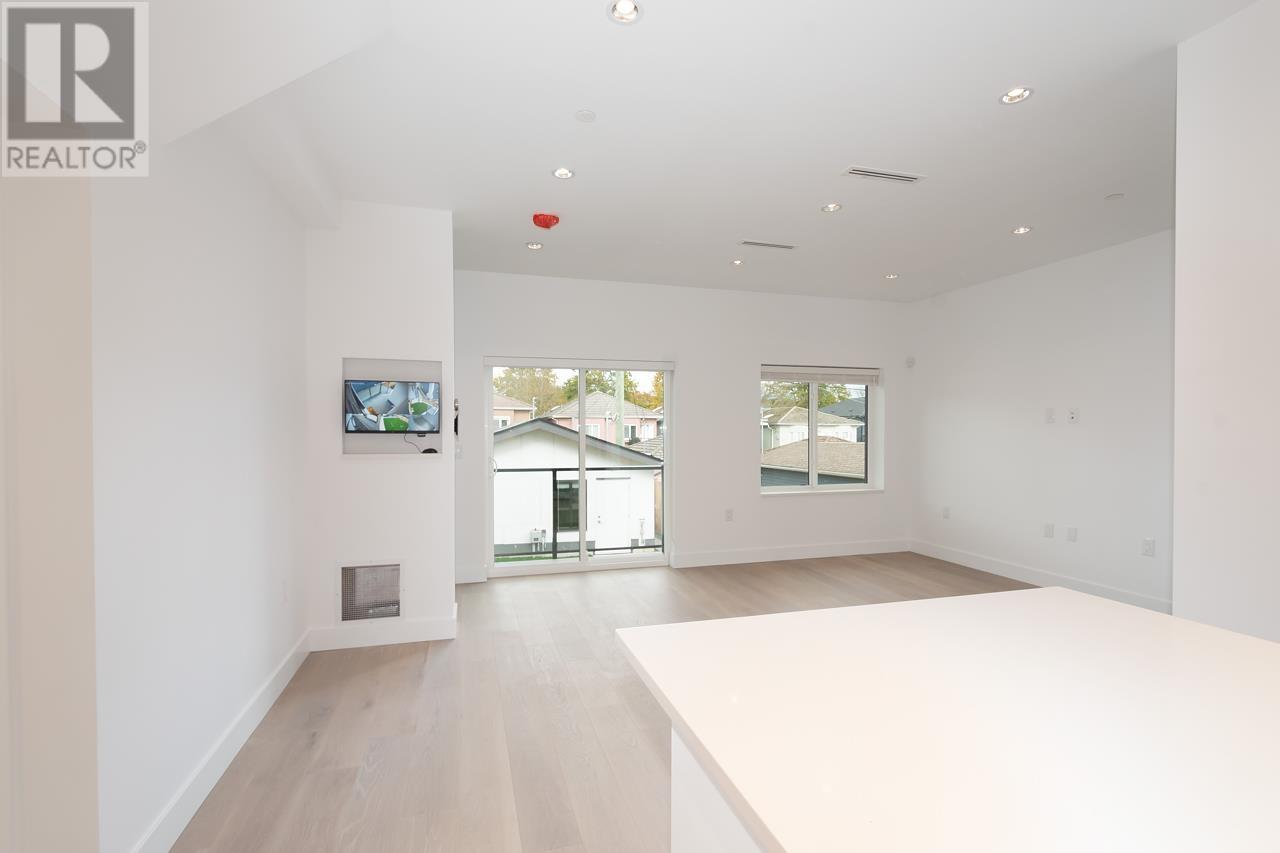 2 2119 E 29th Avenue, Vancouver, British Columbia  V5N 2Z2 - Photo 3 - R2825568