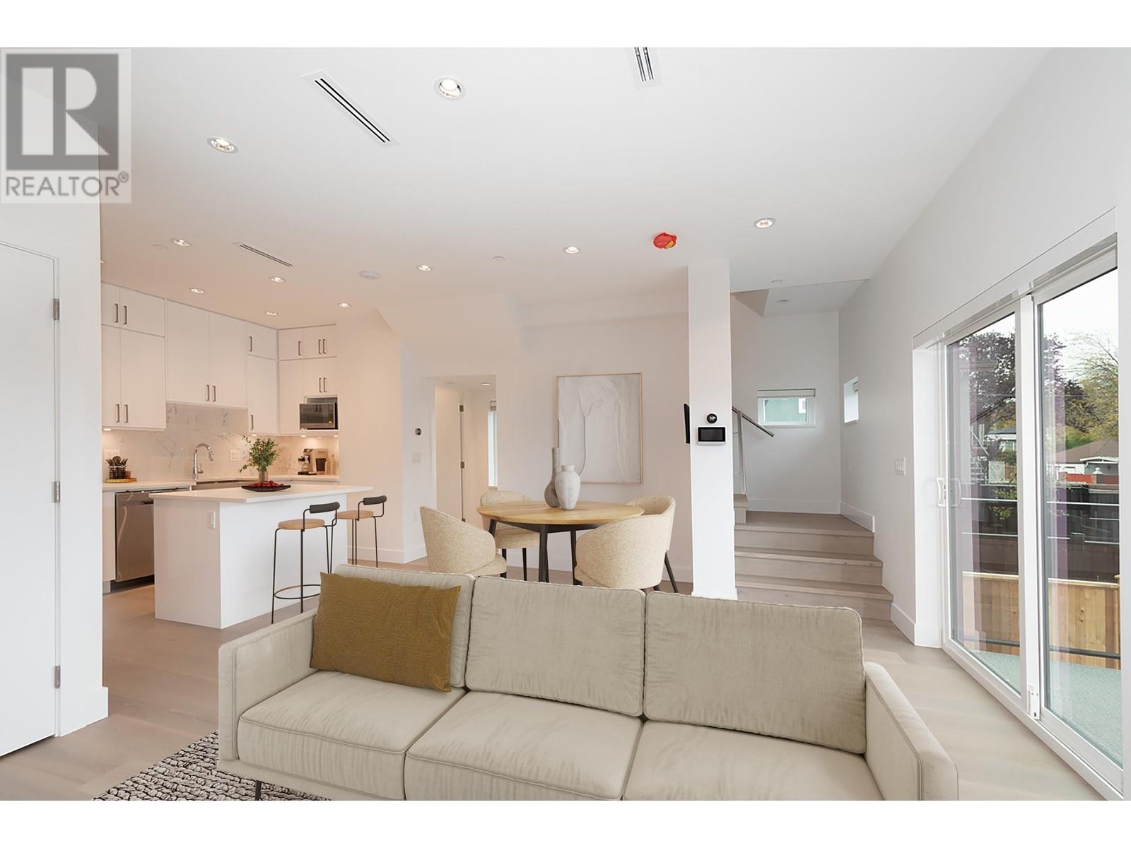 2 2119 E 29TH AVENUE, vancouver, British Columbia