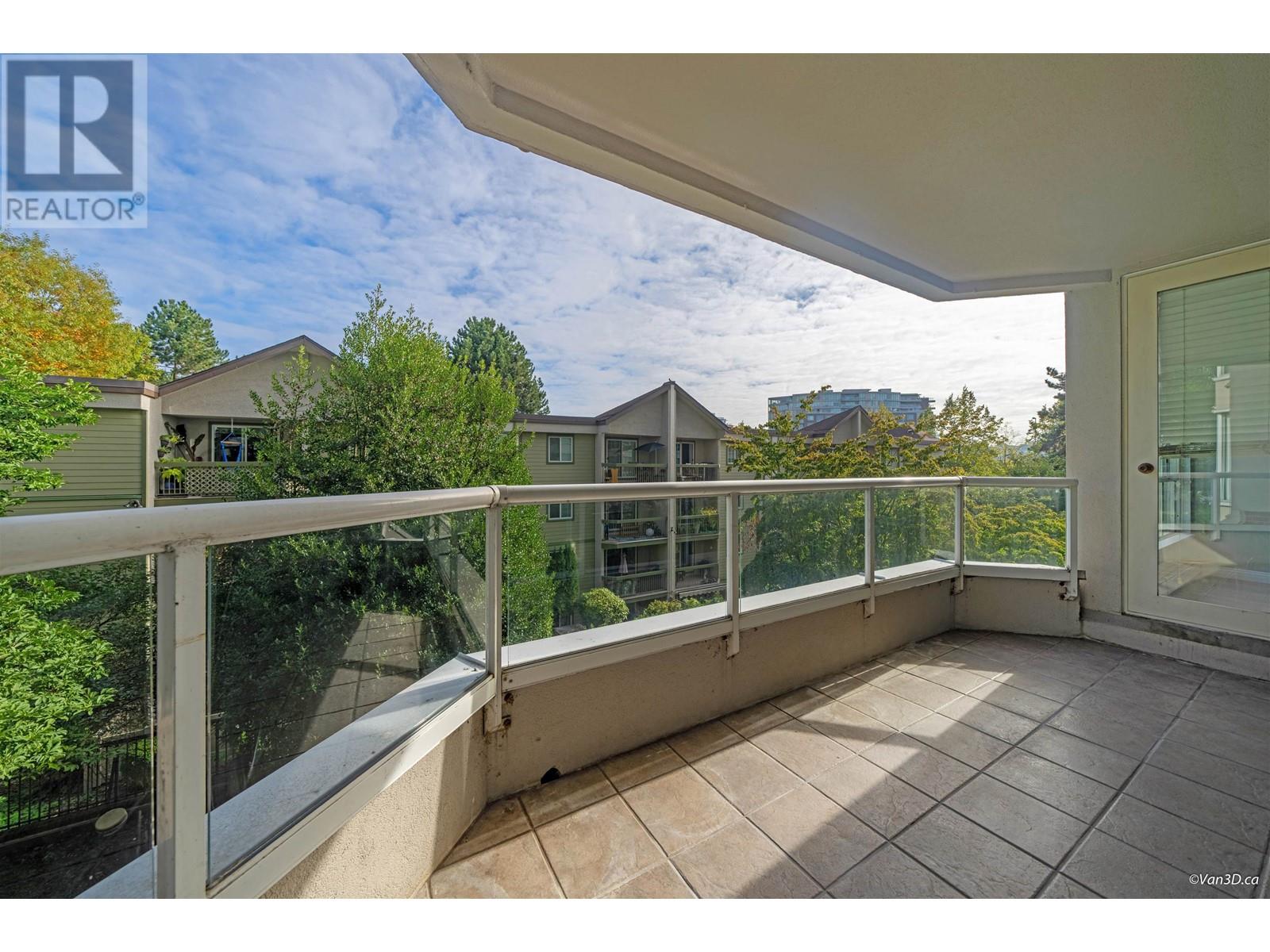 402 518 MOBERLY ROAD, vancouver, British Columbia