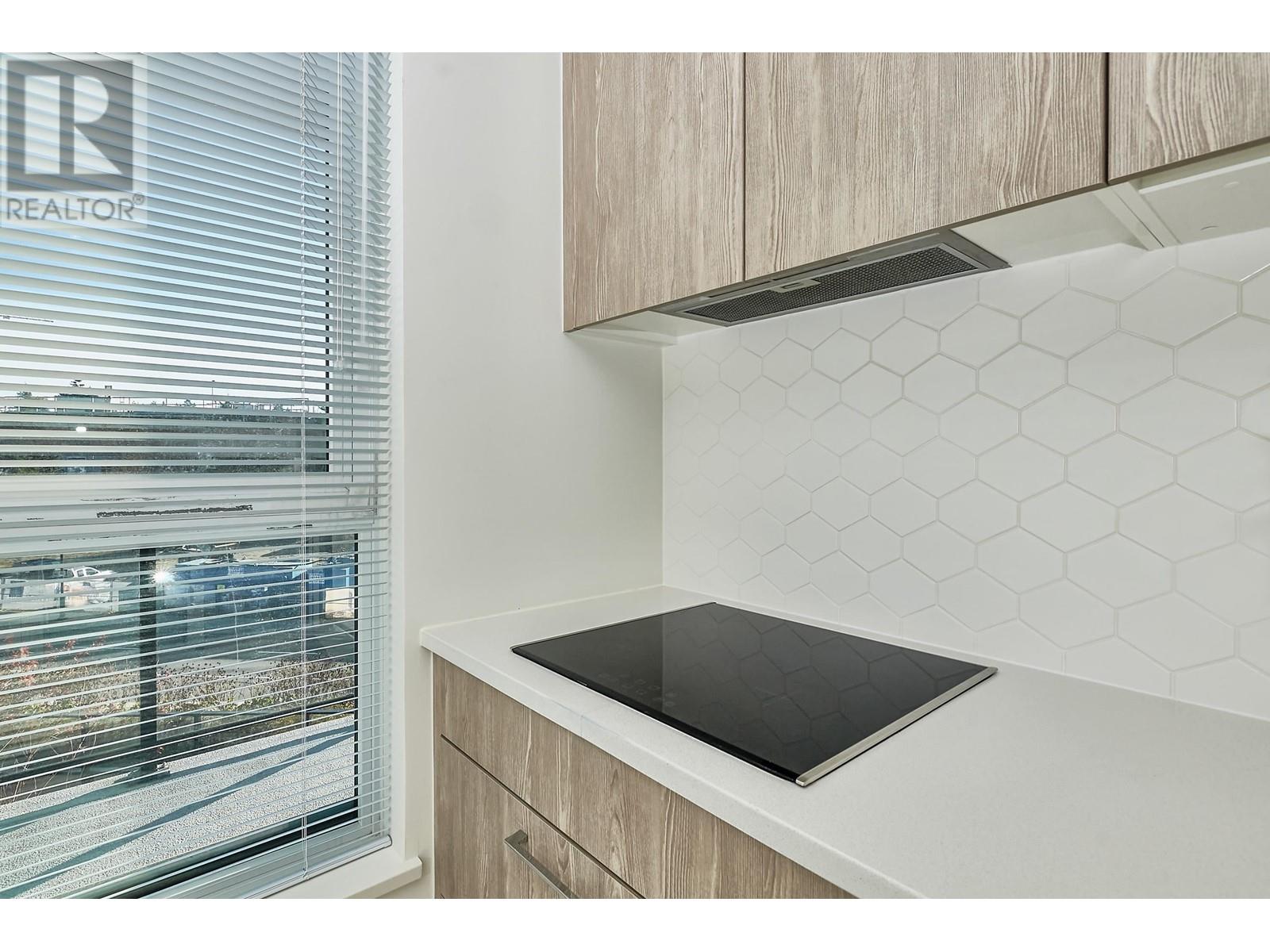308 691 North Road, Coquitlam, British Columbia  V3J 0H9 - Photo 5 - R2827716