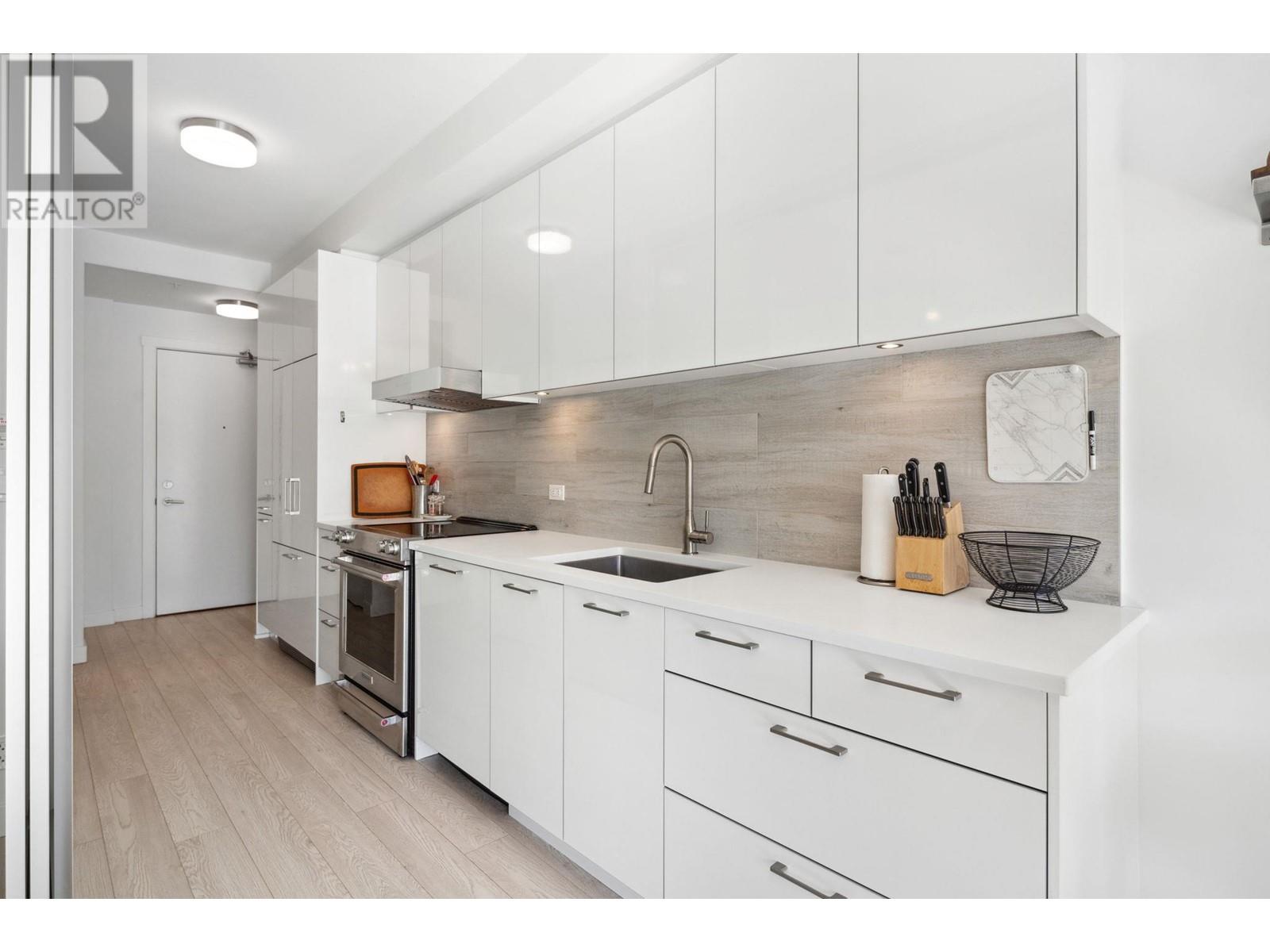 307 711 W 14th Street, North Vancouver, British Columbia  V7M 3E8 - Photo 10 - R2827718