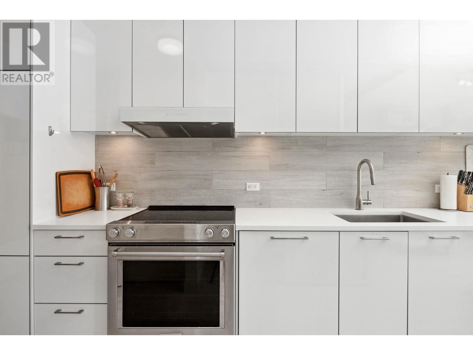 307 711 W 14th Street, North Vancouver, British Columbia  V7M 3E8 - Photo 11 - R2827718