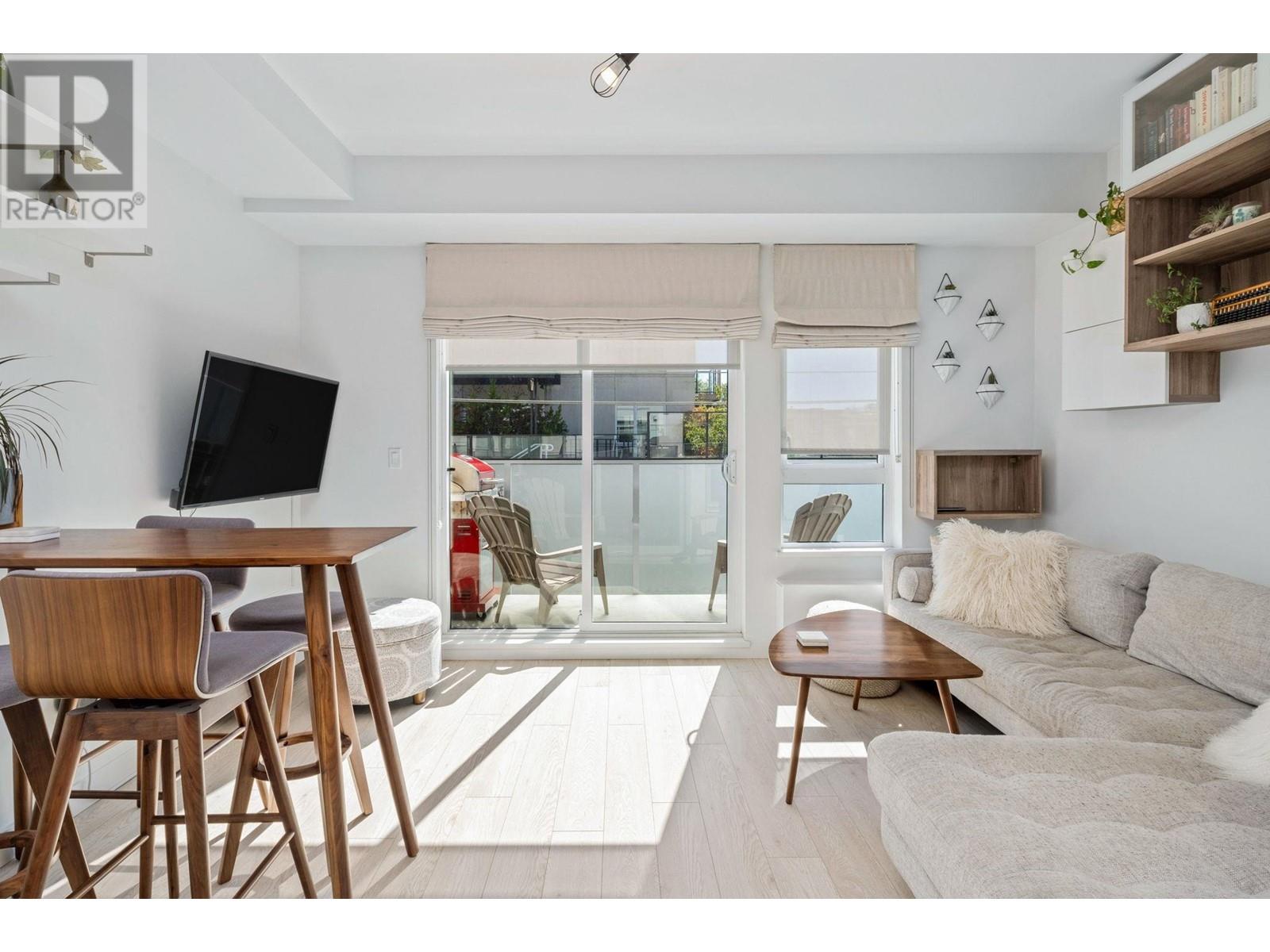 307 711 W 14th Street, North Vancouver, British Columbia  V7M 3E8 - Photo 2 - R2827718