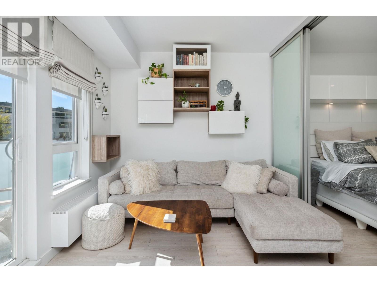 307 711 W 14th Street, North Vancouver, British Columbia  V7M 3E8 - Photo 4 - R2827718