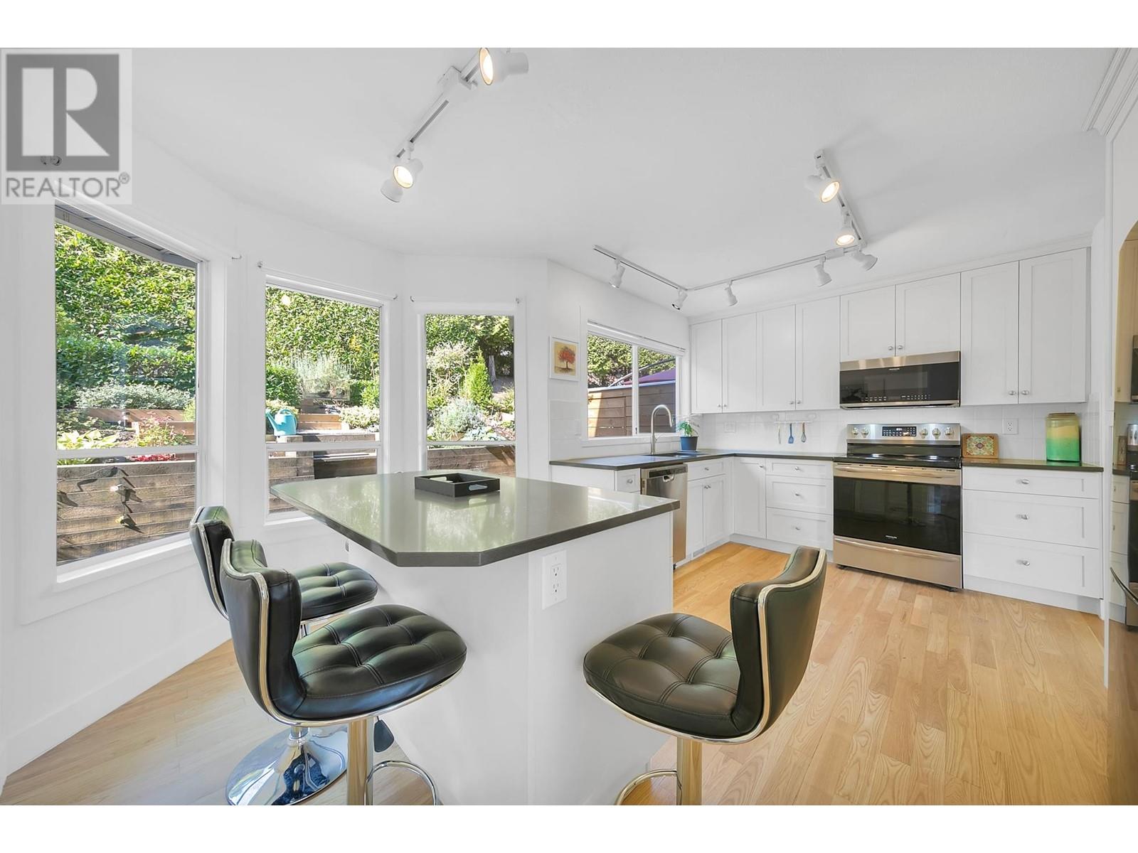 402 1176 Falcon Drive, Coquitlam, British Columbia  V3E 2N8 - Photo 12 - R2827735