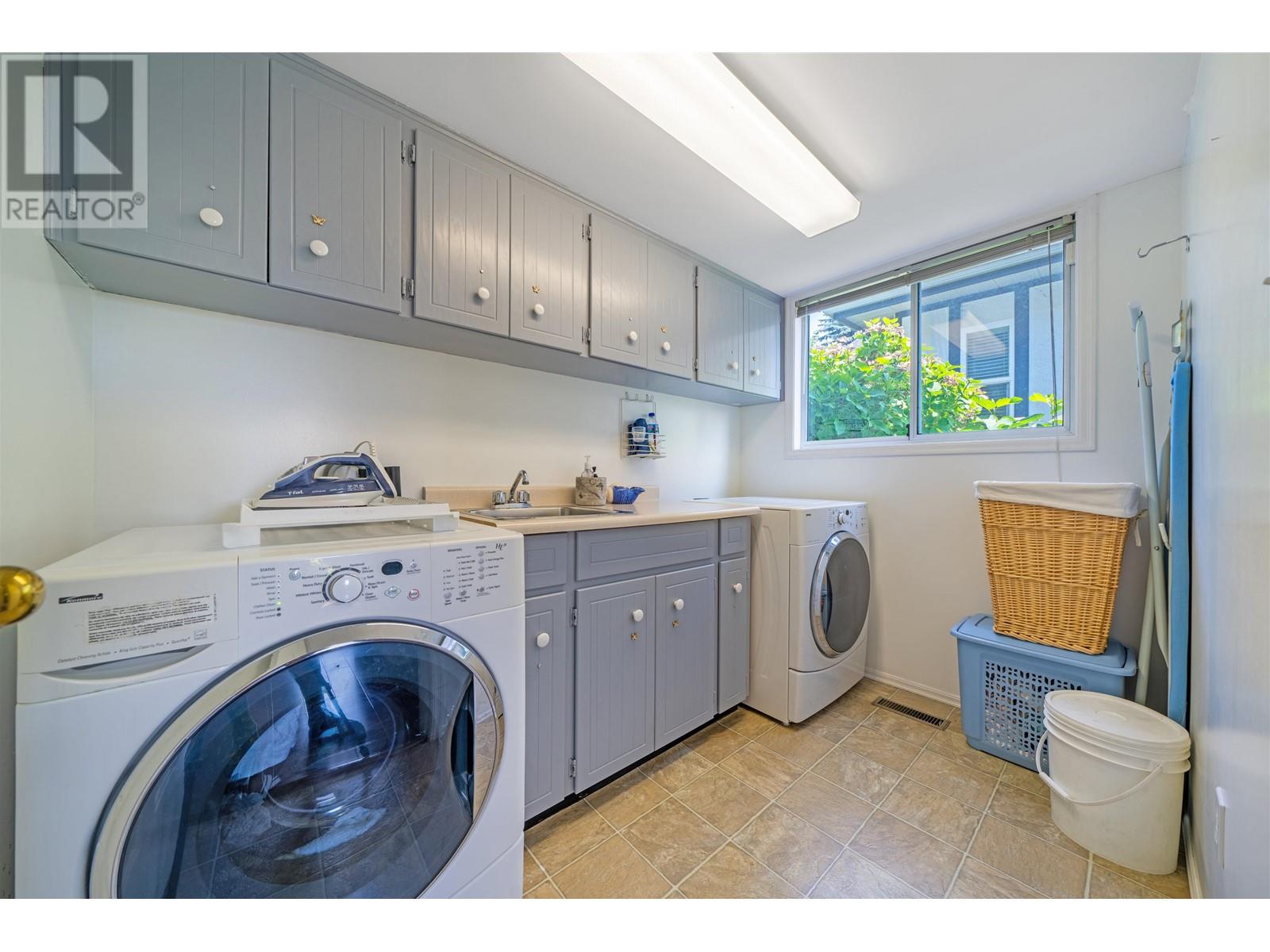 2442 Leclair Drive, Coquitlam, British Columbia  V3K 6G7 - Photo 12 - R2827703