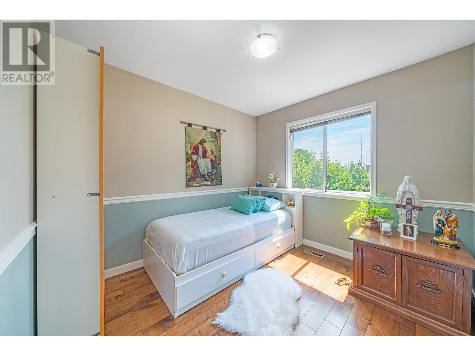 2442 Leclair Drive, Coquitlam, British Columbia  V3K 6G7 - Photo 13 - R2827703