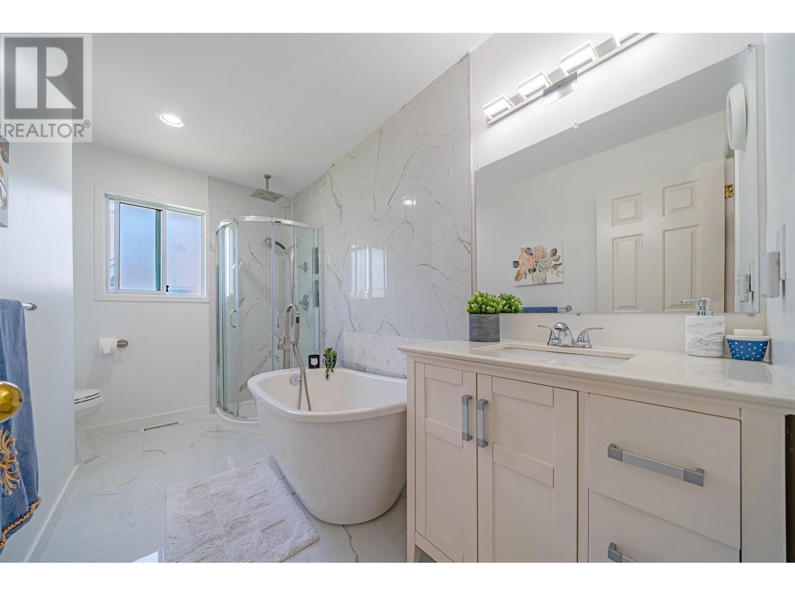 2442 Leclair Drive, Coquitlam, British Columbia  V3K 6G7 - Photo 16 - R2827703
